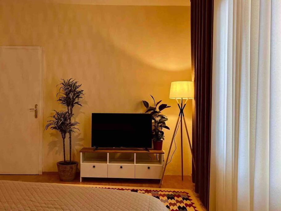 Zarlett House, Pazari Ri ,Villa With Garden,Parking Tirana Exterior photo