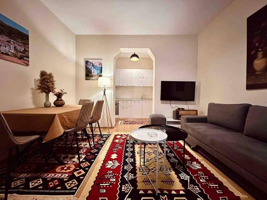 Zarlett House, Pazari Ri ,Villa With Garden,Parking Tirana Exterior photo